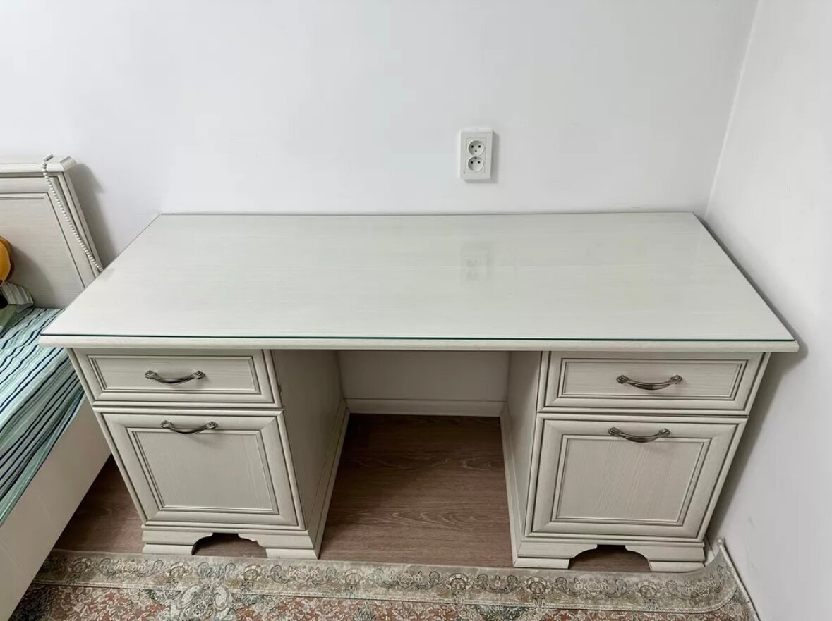 Письменный стол