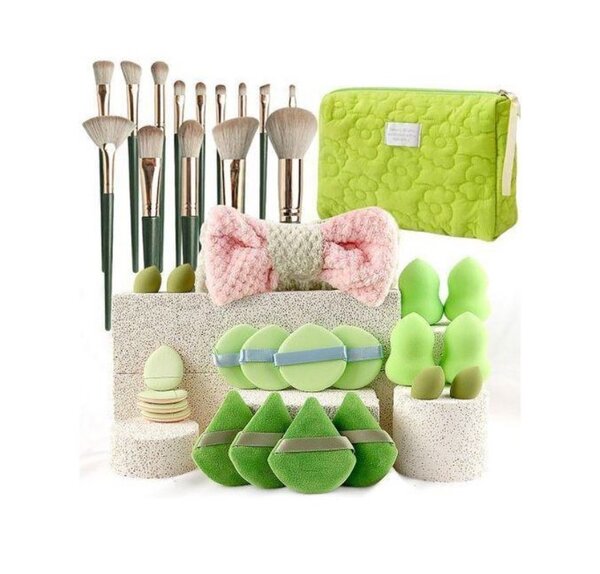 Set de pinceaux et éponges maquillage