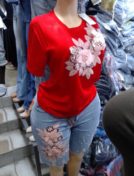 T-shirt et shorts à motifs floraux