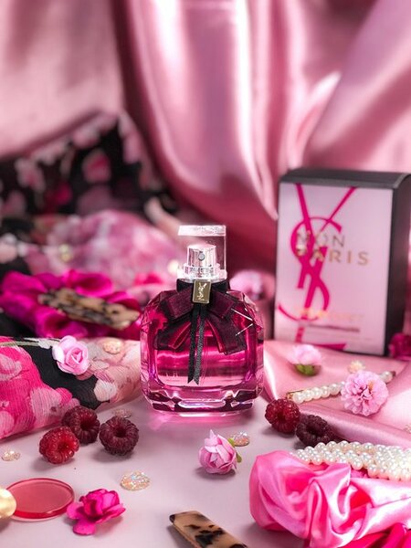 YvesSaintLaurent(parfum doux et agréable)