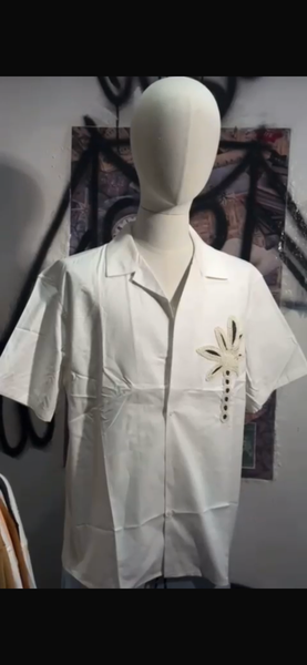 Chemise blanche avec imprimé floral