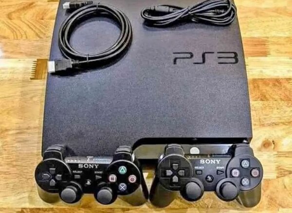 Console Sony PlayStation 3 avec 2 manettes