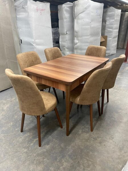 Table et chaises en bois