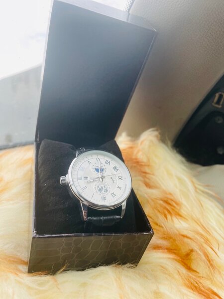 Montre classique élégante pour homme