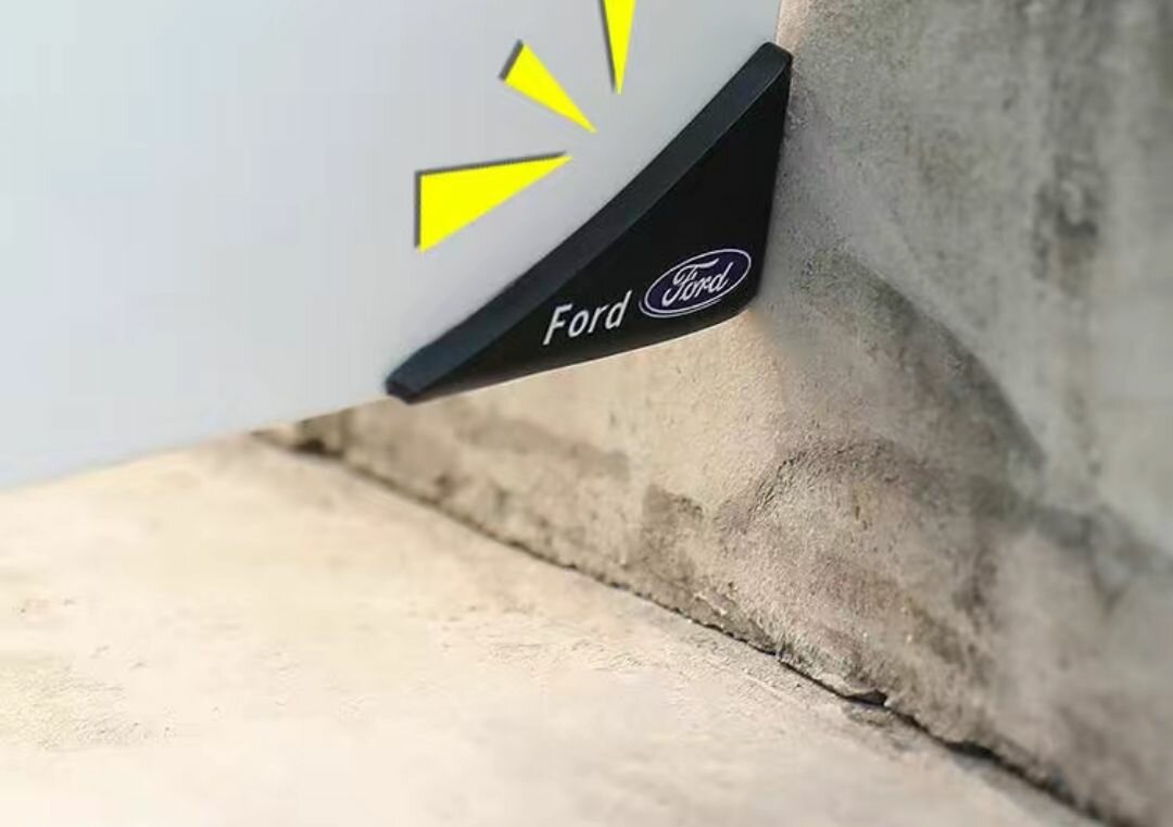 Угловая пласмасовая зашита при отрываниии дверей