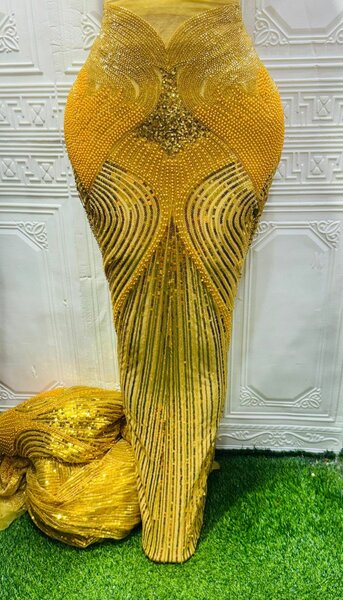 Dentelle 5 yards très belle