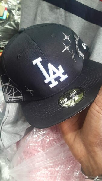 Casquette brodée noire LA