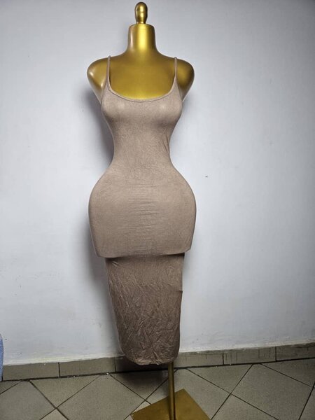 Robe moulante beige chic