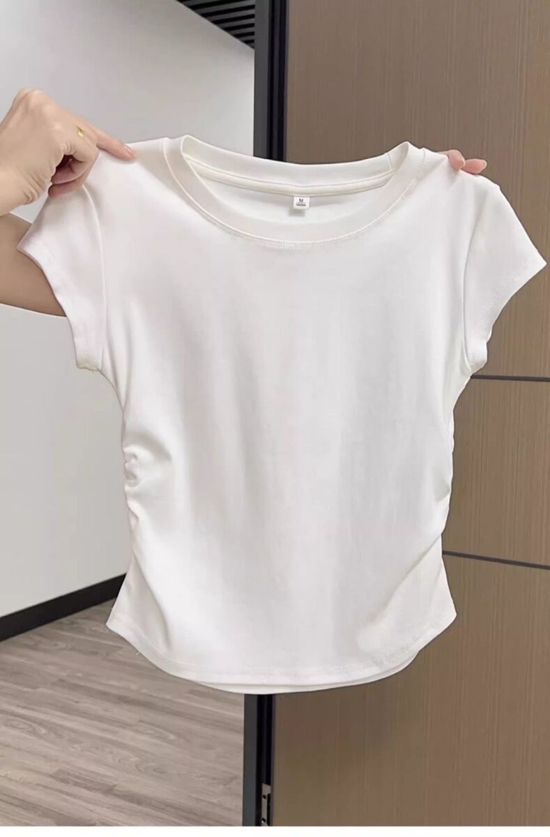 Футболка с драпировкой по бокам