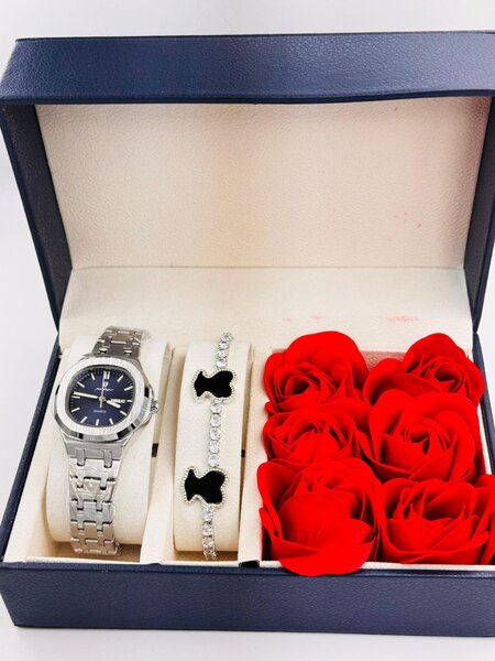 Montre et bracelet avec roses rouges