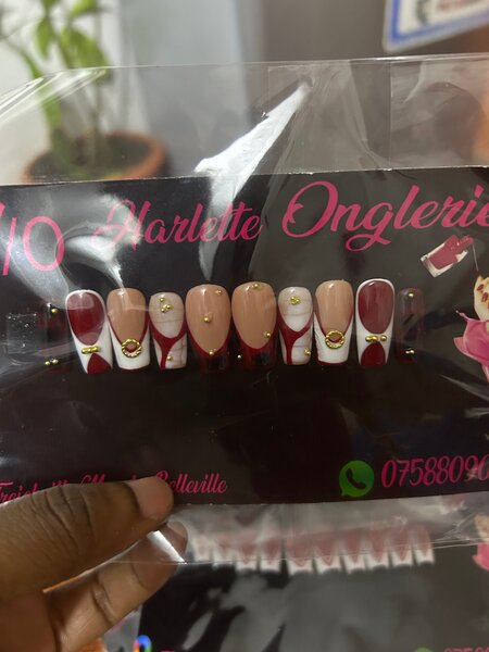 Ongles artificiels élégants