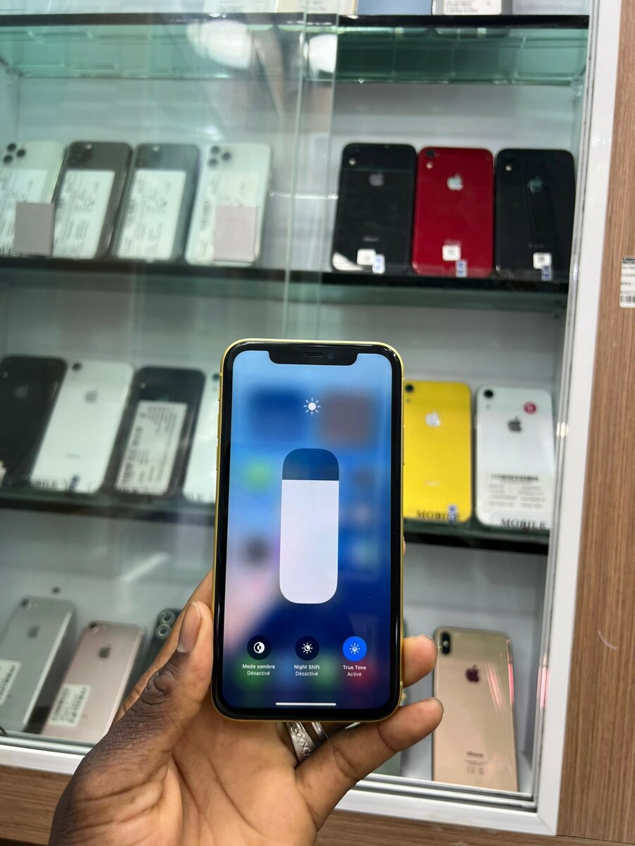 iPhone 11 simple Casi neuf 128Giga