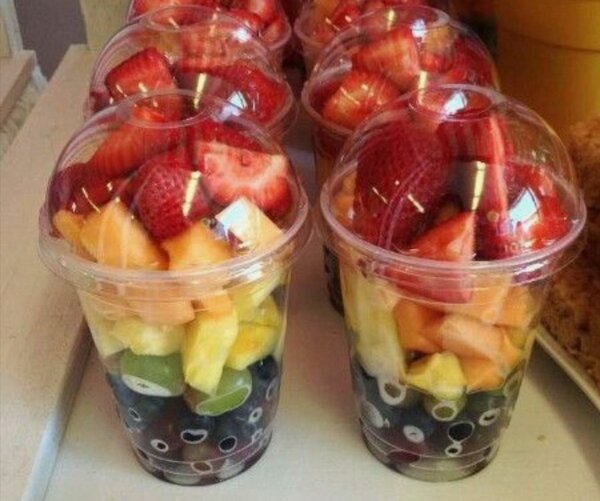 Coupes de fruits frais variés