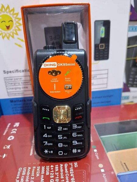 Téléphone portable robuste avec torche