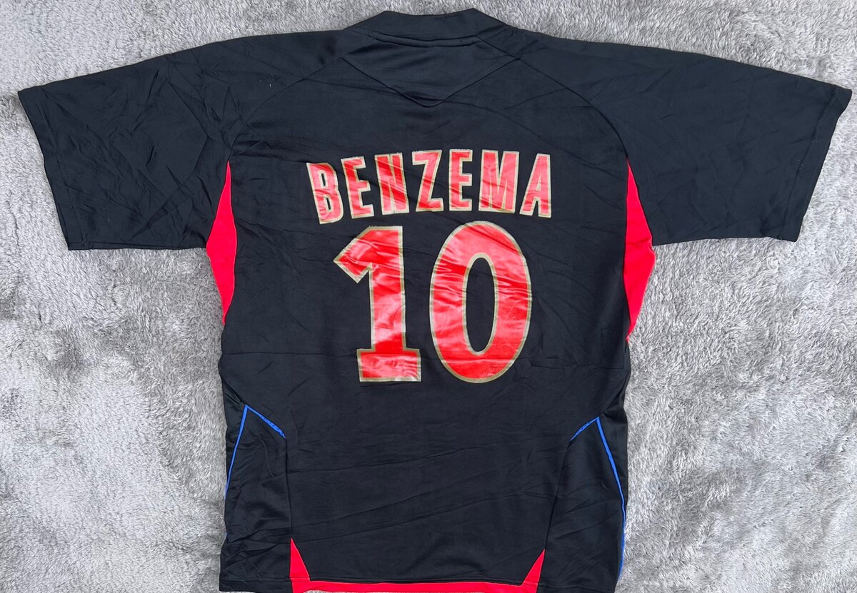 Maillot de Benzema à OL