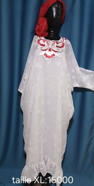 Caftan élégant avec broderie