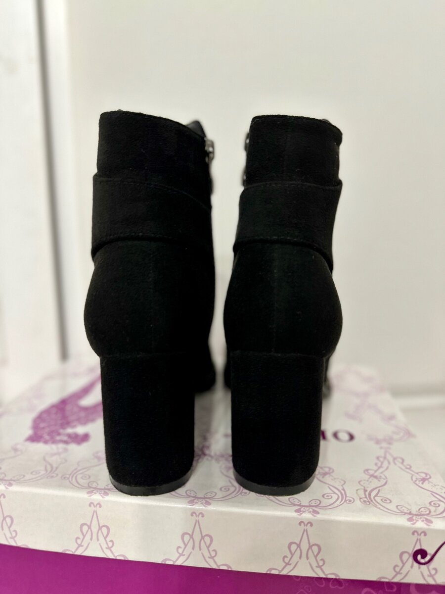 Классические ботинки на каблуке