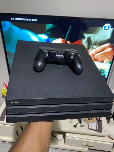 Ps 4 pro 3 games with one controller