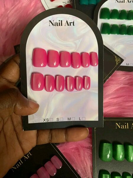 Press on nails