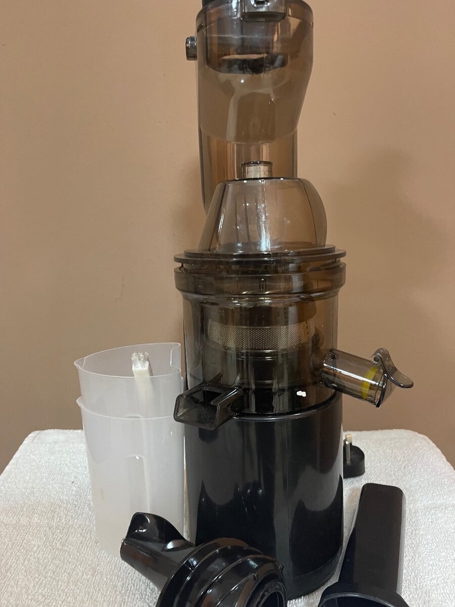 Fruits and vegetable juicer