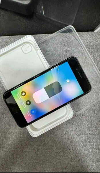 iPhone 8simple noir 65GB