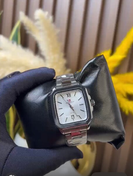 Montre Naviforce élégante mixte