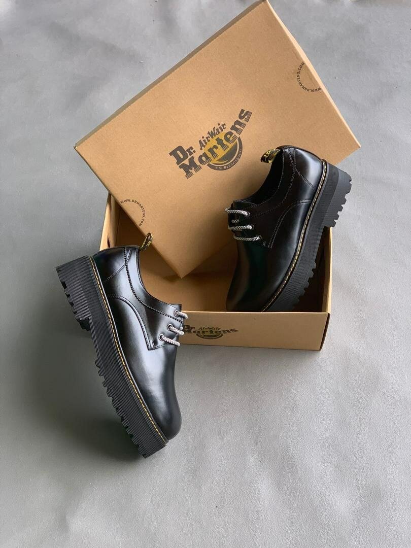 Chaussures noires Dr. Martens