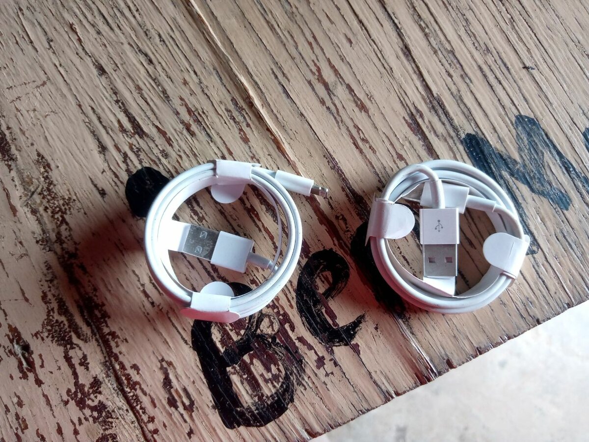 Lightning and type c cables