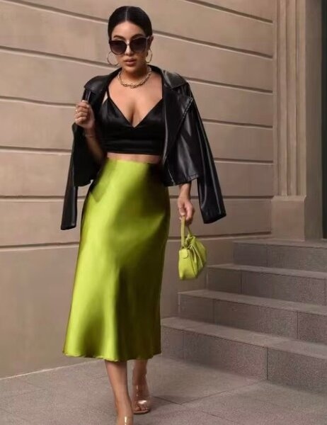 Jupe Midi Satinée Élégante