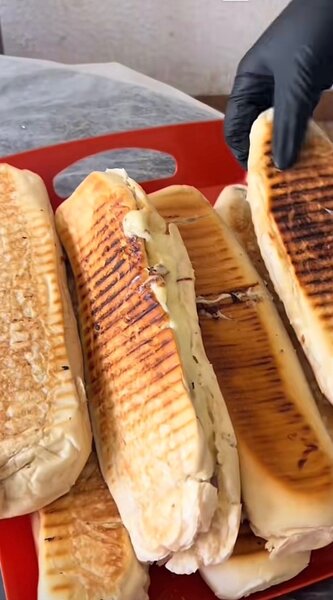 Paninis grillés au fromage