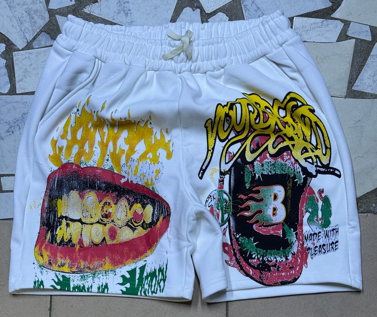 Shorts graphiques colorés