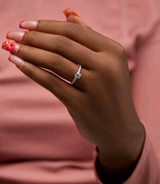 Bague de fiançailles élégante