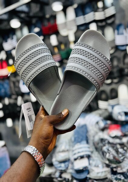 Adilette adidas slides