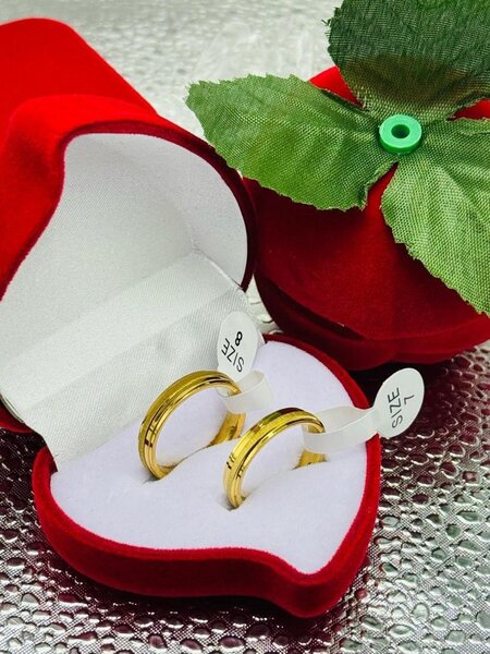 Elegant Gold Wedding Rings