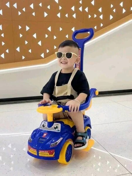 Voiture enfant à pousser