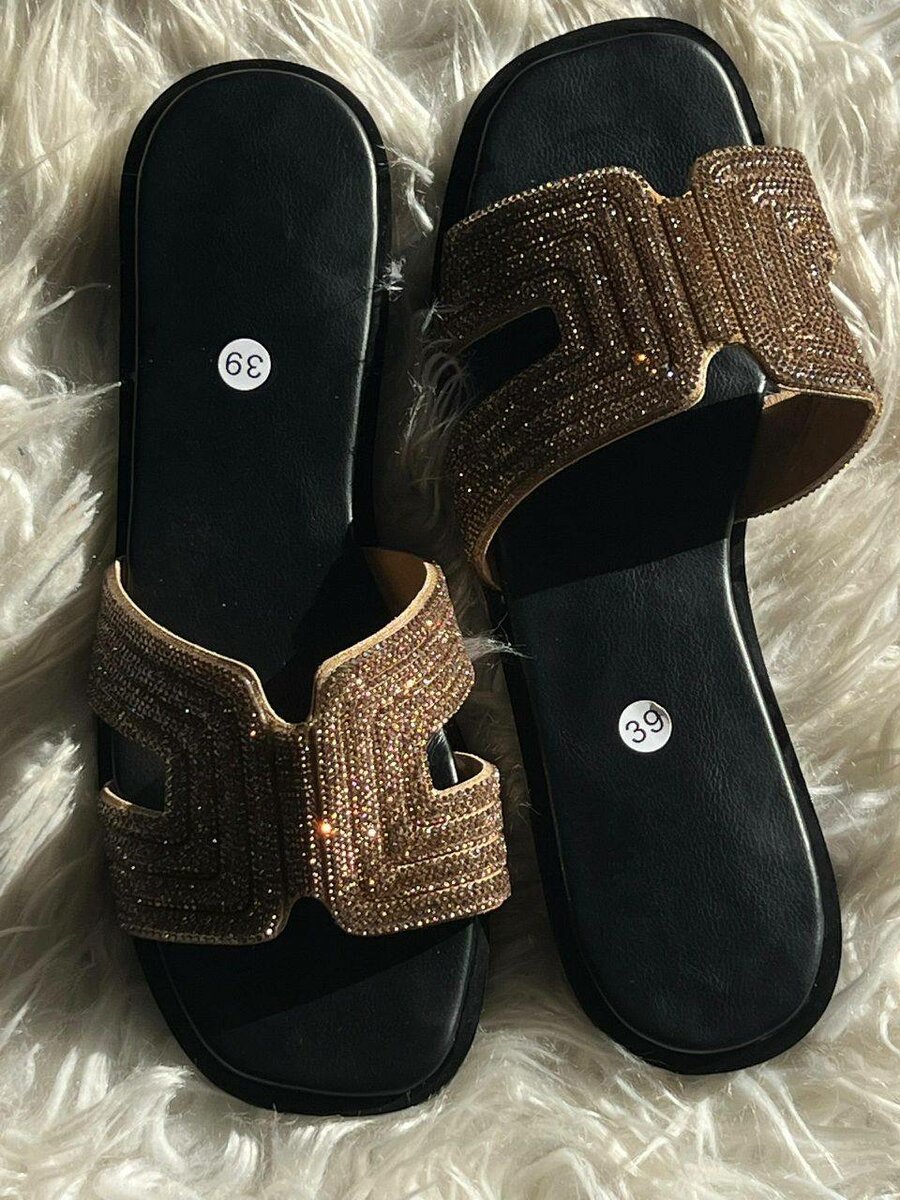 Sandales colorées et élégantes