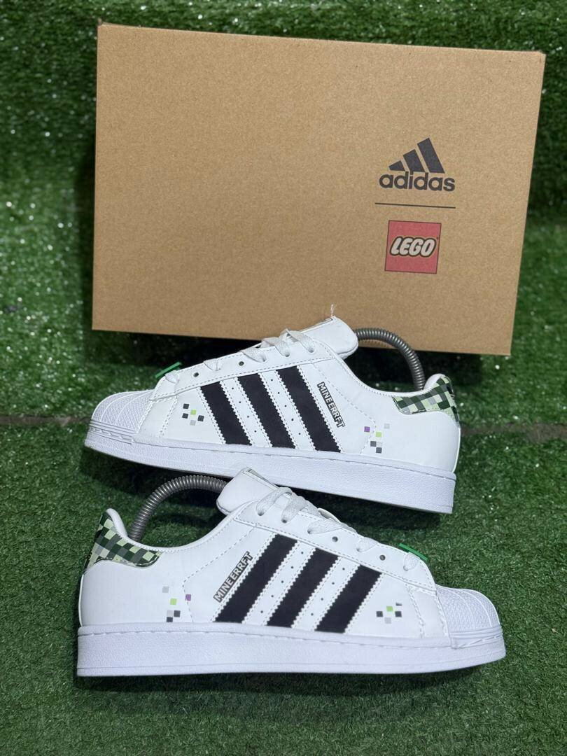 Sneakers Adidas x LEGO