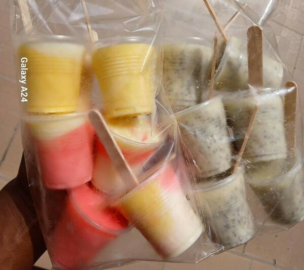 Sucettes glacées aux fruits