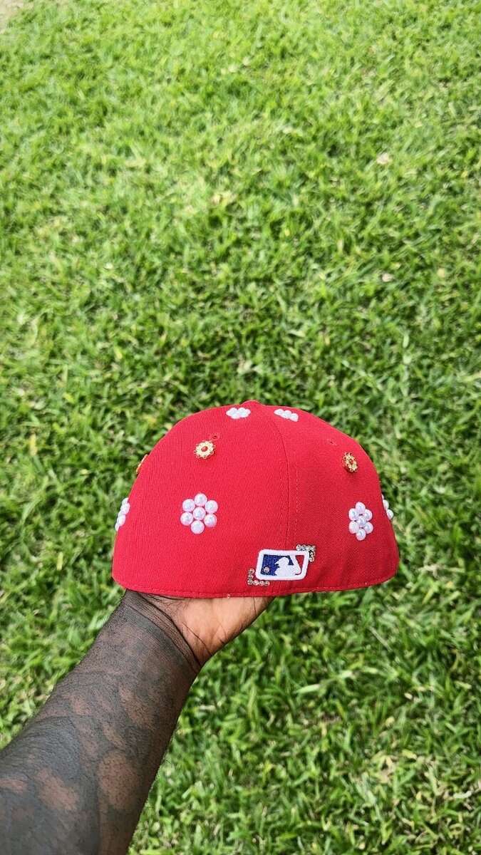 Casquette brodée rouge P