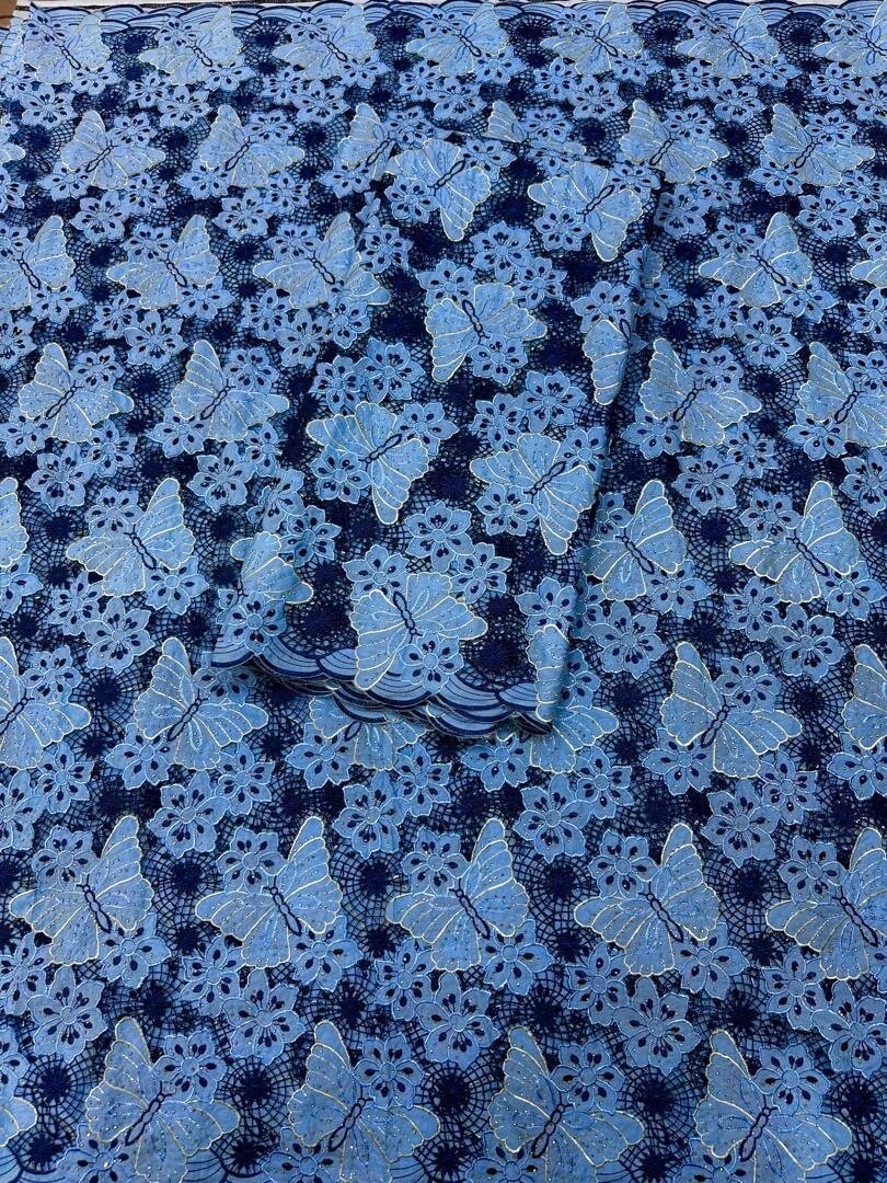 Tissu dentelle brodé floral