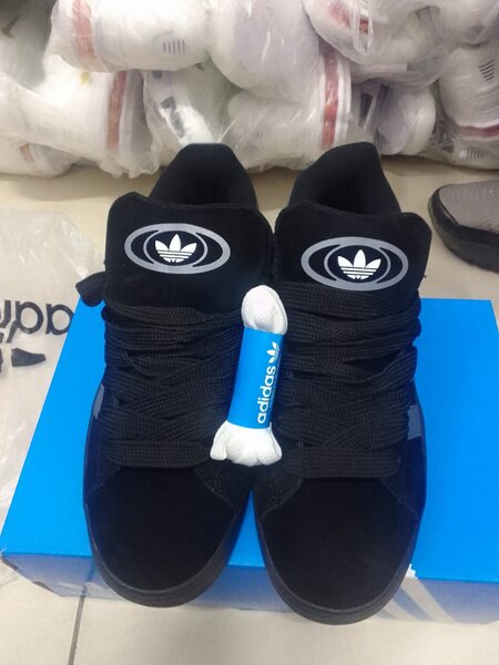 Chaussures à lacets Adidas tendance