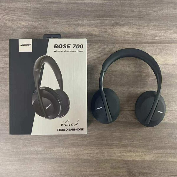 Bose 700 Wireless Headphone With Protective Bag