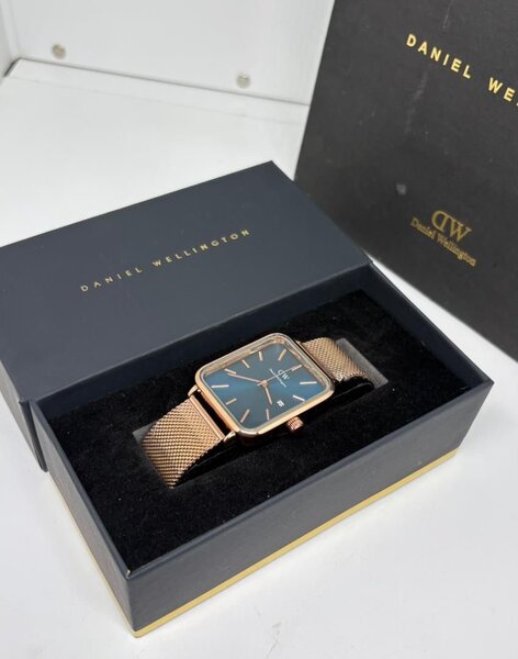 Montre Carrée Daniel Wellington