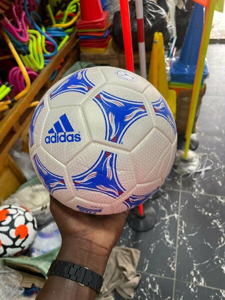 Ballon de football Adidas