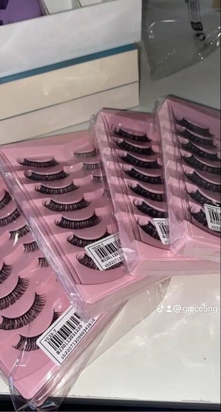 Faux cils volume russe