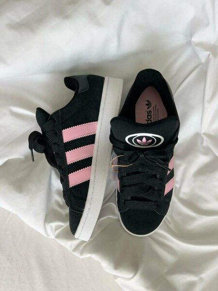 Sneakers Adidas noirs et roses