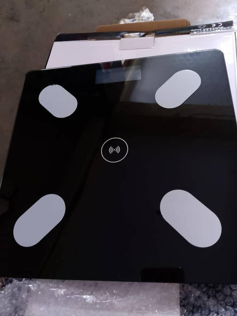 Bluetooth bathroom scale