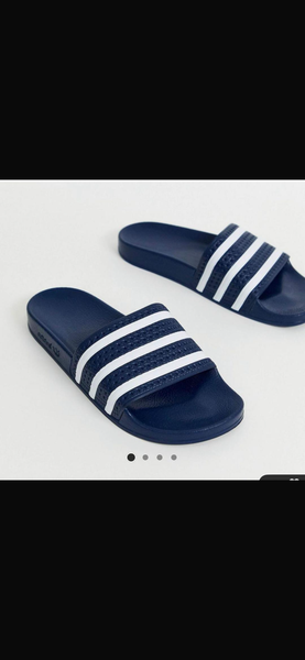 Claquettes bleues à rayures