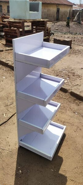 Présentoir blanc multi-niveaux