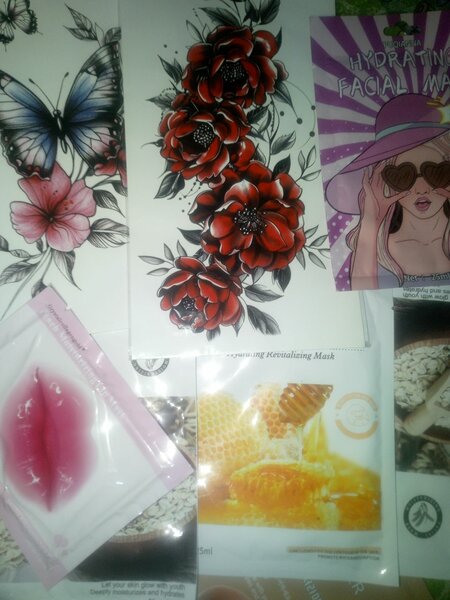 Masque et tatouage éphémère.